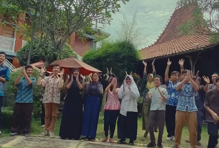 Intip Omah Dongeng Marwah, Kawah Candradimuka Ketua BEM UGM Tiyo yang Lantang Kritik Prabowo