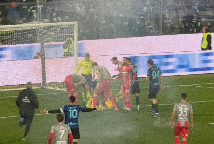 Suporter Inter Milan Ditangkap Usai Lempar Petasan ke Emil Audero, Usia Masih 19 Tahun