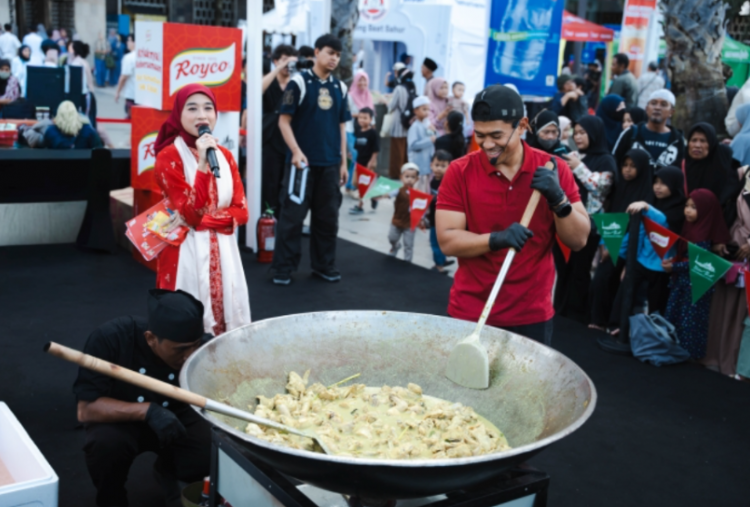 Lezatnya Masak Akbar 250 Kg Opor Ayam untuk 2 Ribu Mustahik dan Jamaah