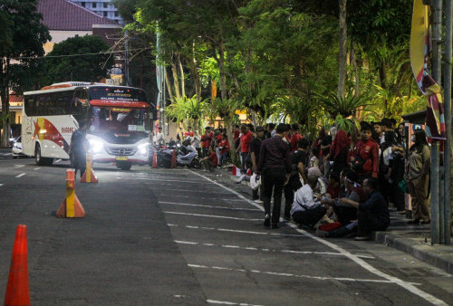 Penjemputan Shuttle Bus Piala Dunia U-17 Telat, Suporter Telantar di Balai Kota Surabaya