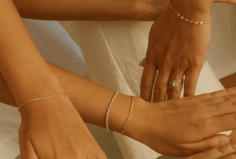 5 Permanent Jewelry yang Semakin Populer