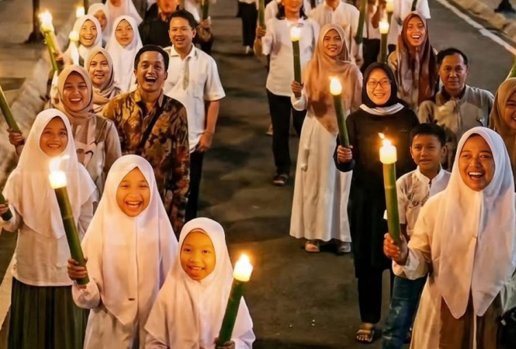Warga Jaktim Merapat! Takbiran di TMMI Dimeriahkan Pawai Obor Glow in The Dark