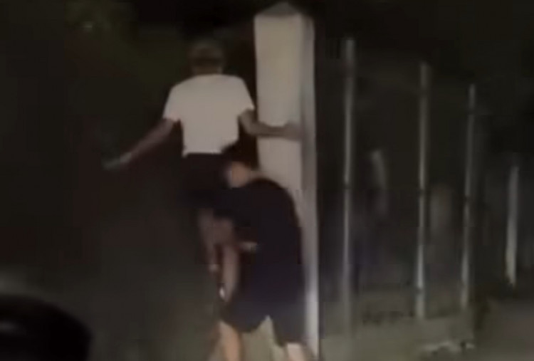 Hutan Kota Cawang Jadi Sarang LGBT, Terobos Celah antara Dinding dan Pagar di Tengah Malam