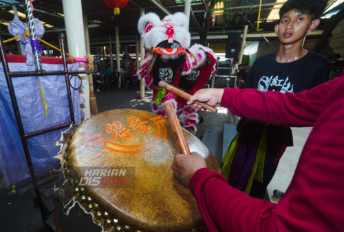 Barongsai Hibur Pengunjung Fresh Market Citraland