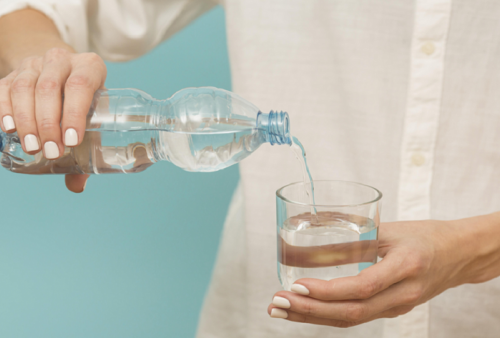 Tak Banyak Orang Tahu! Rutin Minum Air Putih 8 Gelas per Hari Tak Hanya Cegah Dehidrasi, Ini 8 Manfaat Lainnya