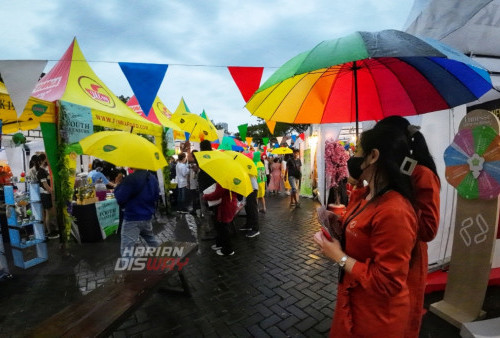 Kegiatan tersebut adalah yang ke 17 kalinya bagi The Artisan Market yang dimeriahkan dengan adanya bazar makanan dan minuman, hewan peliharaan, talent Performance serta tenan khusus siswa dan siswi sekolah untuk belajar berbisnis. (foto: Julian Romadhon)