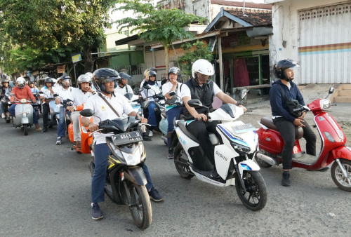 PLN-Komunitas Traccher Konvoi Kendaraan Listrik di Situbondo: Menuju Indonesia Hijau!