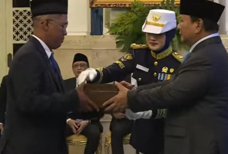 Keliru, Gombloh Disebut sebagai Pencipta Lagu Bengawan Solo dalam Penghargaan di Istana Negara