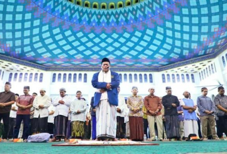 1.000 Orang Ikuti Salat Gaib untuk Affan Kurniawan di Masjid Al Akbar Surabaya