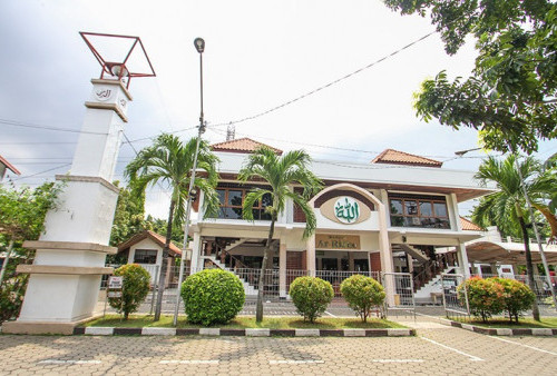 Serial Geliat Masjid Perumahan (Seri 20): Masjid Ar Ridho, Surabaya; Umrohkan 11 Marbot Masjid