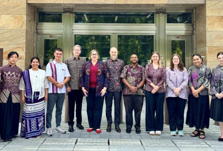 Konjen Amerika Serikat di Surabaya Lantik Relawan Peace Corps untuk Mengajar dan Galakkan Pelatihan Guru