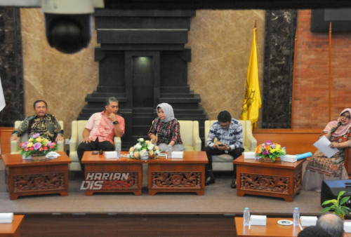 Seminar dibuka oleh Rektor Universitas Wijaya Kusuma, Prof. Dr. H. Widodo Ario Kentjono, dr., Sp. T.H.T.B.K.L., Subsp.Onk.(K), FICS., pada pukul 09.00 WIB. Serta menghadirkan Narasumber yang expert pada bidang tersebut, Prof. Dr. Ir. Bustanul Arifin, MS (Ketua PERHEPI Pusat), Prof. Dr. Ir. Teguh Soedarto, MP (Guru Besar Prodi Agribisnis Fakultas Pertanian UPN ‘Veteran’ Jatim), Dr. Sujarwo, SP., MP (Sekretaris Jenderal PERHEPI), Dr. Ir. Markus Patiung, MP (Ketua PERHEPI Komisariat Surabaya) dan Associate Prof. Nugrahini S.W. M.Si (Ketua Prodi Magister Agribisnis FP–UWKS). Pelaksanaan acara ini merupakan media untuk menciptakan pola pikir yang objektif serta kesadaran untuk masyarakat luas terkait urgensi alih fungsi lahan pertanian.