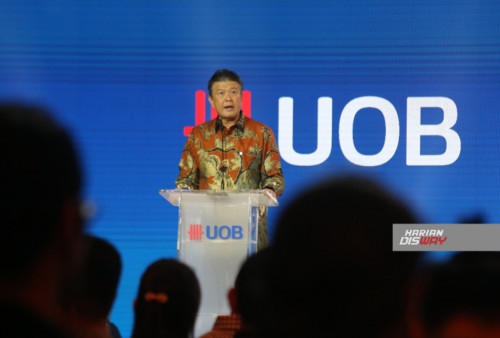 President Director UOB Indonesia Hendra Gunawan memberikan sambutan saat membuka UOB Economic Outlook 2025 di Jakarta pada Rabu (25/9). 
