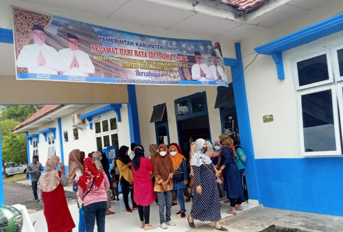 Emak-emak Tolak Forum PPL-MB , Geruduk Kantor Camat Merapi Area Soal Kompensasi Debu Batubara