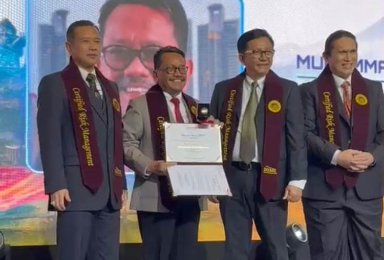 Muhammad Mas'ud Said Komisaris Bank Jatim Raih Gelar Certified Risk Management