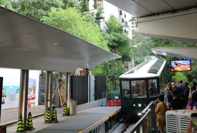 Hong Kong, Metropolitan yang Semakin Memikat (1): Naik Trem Jalur Menanjak ke Peak Tower