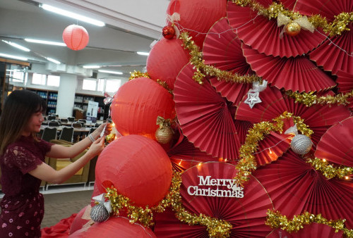 Chinese Ornament Christmas Tree dan Pohon Natal Kresek Hiasi Kampus PCU