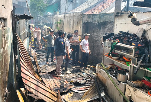 Kebakaran Habiskan Rumah Warga di Tambora, Korsleting di Tiang Listrik Jadi Biang Bencana