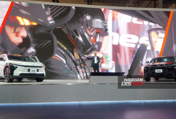 Toyota menampilkan New bZ4X sebagai Battery Electric Vehicle (BEV) pertama yang diproduksi secara lokal di Indonesia. Model ini menjadi simbol komitmen Toyota dalam mendukung transisi menuju era elektrifikasi kendaraan secara lebih luas dan berkelanjutan.