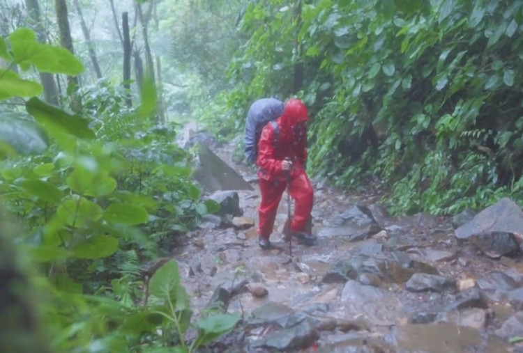 7 Tip Mendaki Gunung di Musim Hujan