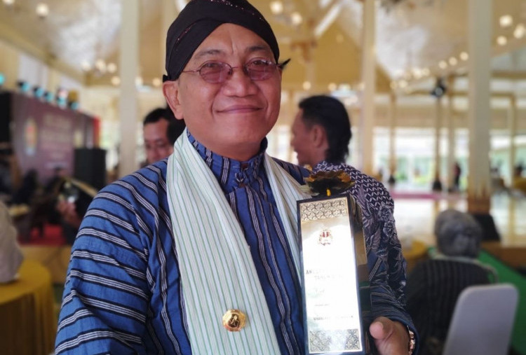 Jaga Tradisi, Gerakkan Inovasi, Whani Darmawan Raih Anugerah Kebudayaan DIY 2025
