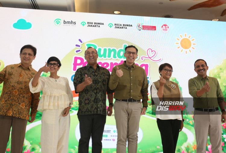 (Ki-ka) Dokter Anak Konsultan Neonatologi RSIA Bunda Jakarta R. Adhi Teguh Perma Iskandar, Dokter Spesialis Anak RSIA Bunda Jakarta I Gusti Ayu Nyoman Partiwi, Komisaris PT Bundamedik Tbk Mesha Rizal Sini, Presiden Komisaris PT Bundamedik Tbk Ivan Rizal Sini, Komisaris Independen PT Bundamedik Tbk Retno Marsudi, dan Direktur Utama PT Bundamedik Tbk Agus Heru Darjono dalam Bunda Parenting Convention 2026 di Gambir, Jakarta Pusat (8/8). Melalui kegiatan ini, BMHS menegaskan komitmennya menghadirkan ruang edukasi bagi keluarga untuk membekali orang tua dengan pengetahuan dan dukungan yang diperlukan guna mengoptimalkan tumbuh kembang anak sejak awal kehidupan.
