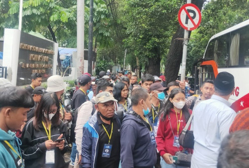 Kendarai Bus dari Malang, Puluhan Keluarga Korban Kanjuruhan Sambangi Komnas HAM