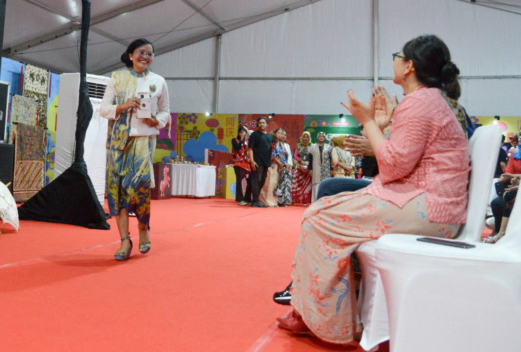 Fashion Show Tenant Imlek 2026, Wamen Ekraf Apresiasi Inovasi Lokal