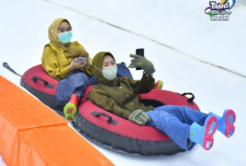 Serunya Bermain Salju di Trans Snow World Bekasi