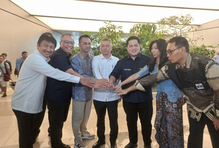 Erick Thohir Cek Harga Tiket Pesawat Didampingi Raffi Ahmad