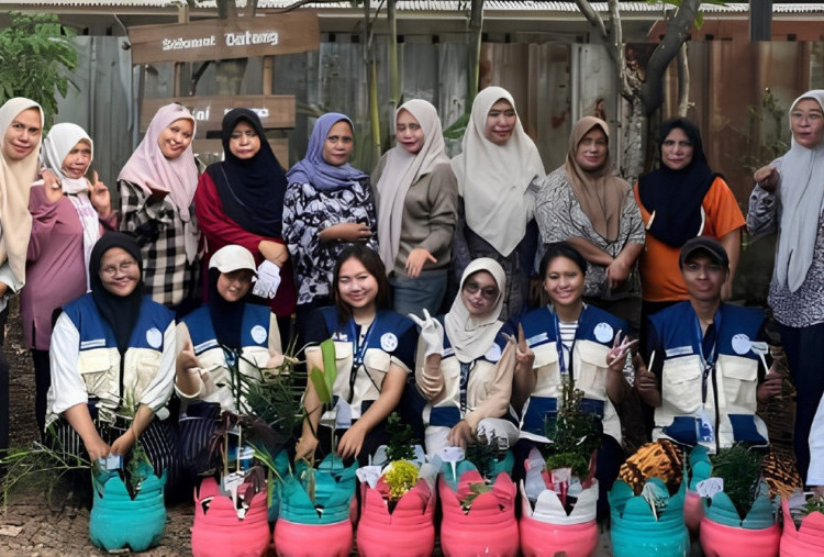 Praktik Farmasi Sosial, Mahasiswa Esa Unggul Edukasi Kesehatan Warga Binong
