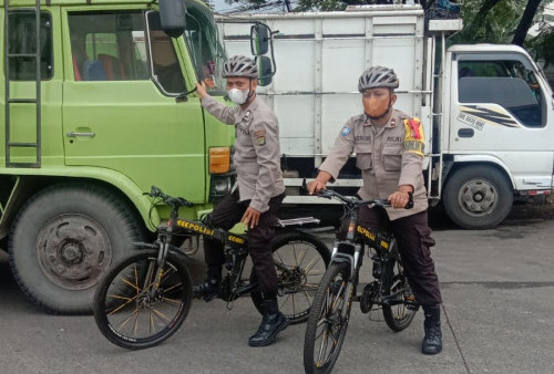 Polisi Bersepeda Sapa Pemudik di Rest Area KM 13 Pinang Tangerang 