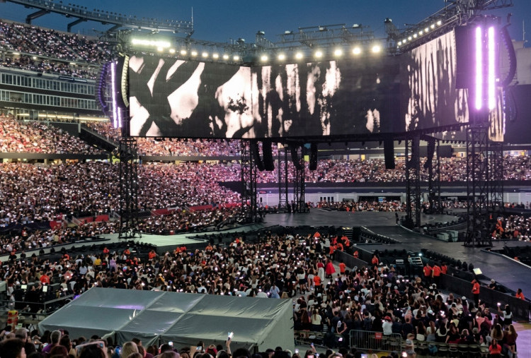 Menyaksikan Langsung World Tour ARIRANG di Foxborough, ARMY Ambil Alih Gillette Stadium Dua Malam