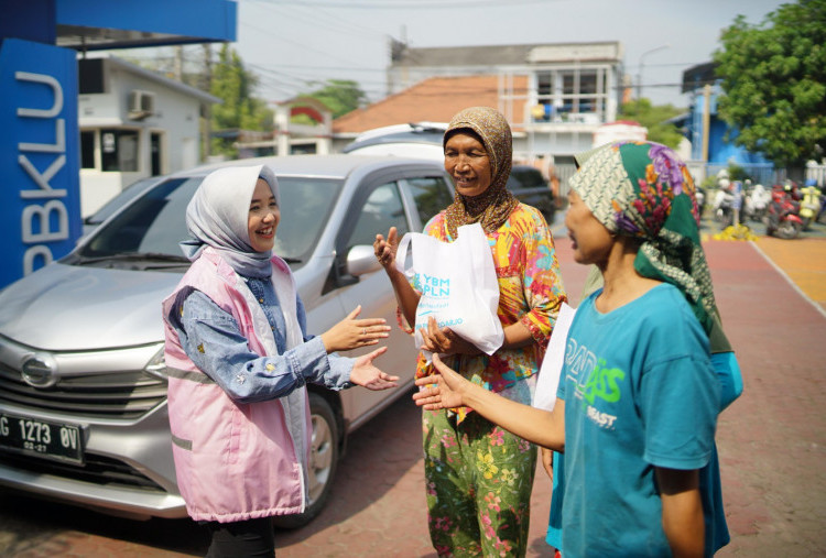 PLN Tebar Kebahagiaan di Bidang Pendidikan hingga Ekonomi untuk Warga Jawa Timur