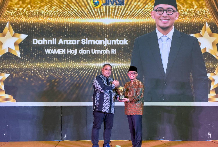 Terima Penghargaan Golden Leader 2026, Dahnil Anzar Soroti Fenomena 'Konten Tak Berkonten'