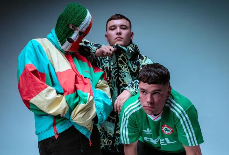 Anggota Band Rap Irlandia Kneecap Didakwa Terorisme karena Kibarkan Bendera Hizbullah