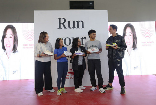 Dari kiri ke kanan: Tien Tamzil selakau Brand Marketing Manager PT. MAP Active bersama Triyaningsih sebagai National Athlete, Martina Harianda Mutis Selaku Brand Marketing GM, SEA - MAP Active, Kristo Immanuel sebagai Lifestyle Runner, Daniel Mananta sebagai Active Running Enthusiast serta Febby Rastanty sebagai Health Conscious.(Raka Denny/Harian Disway)