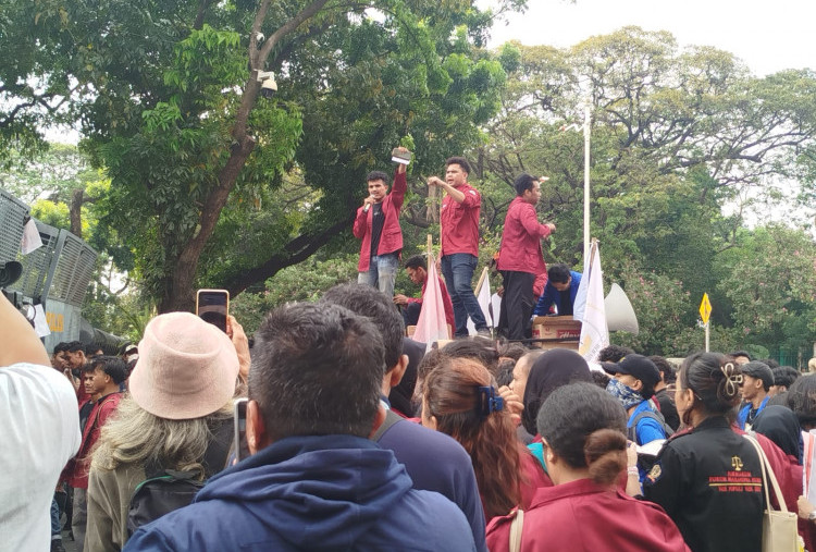 UBK Panas, Mahasiswa Kepung Medan Merdeka: Innalillahi Keadilan! 