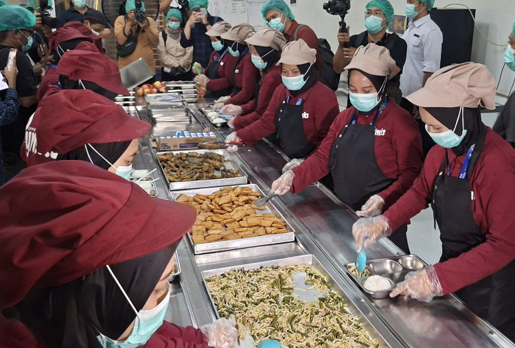 BGN Larang Menu Pedas di Paket MBG Ramadan, SPPG Beberkan Alasannya