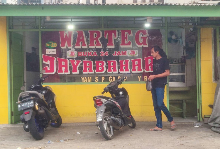Harga Pertamax Naik, Warteg Mulai Diserbu Pemburu Paket Makan Hemat Rp10 Ribu