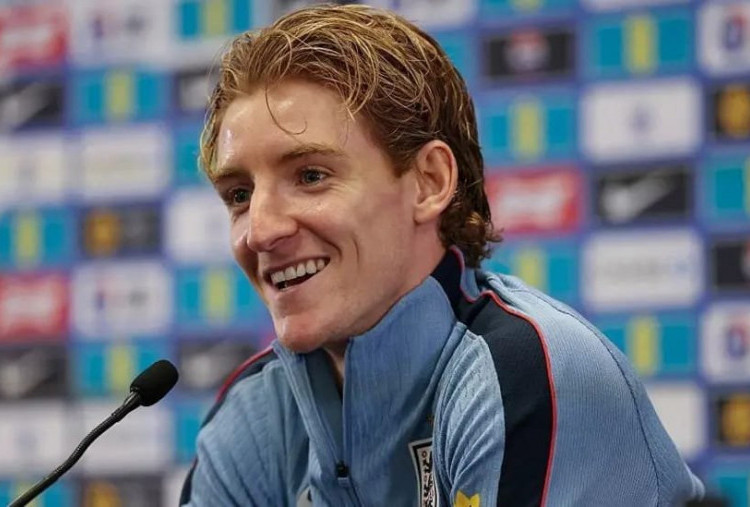 Anthony Gordon: Inggris Stop Tiru Spanyol, Saatnya Kembali ke DNA Asli!