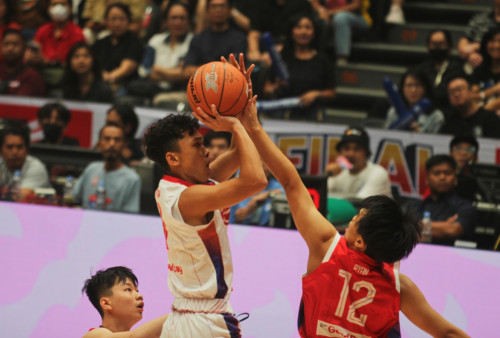 Tim basket putra SMA Jubilee Jakarta sukses membawa trophy kemenangan Final Honda DBL with Kopi Good Day 2023 DKI Jakarta Series.

SMA Jubilee Jakarta berhasil mempertahankan gelar juara setelah memenangkan pertarungan dramatis dengan skor tipis 53-52 dari SMA Bukit Sion (Buksi), Jakarta.  (Raka Denny/Harian Disway)