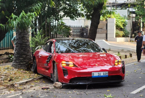 Ngebut di Dharmawangsa Jaksel, Porsche Taycan Hantam HRV Berujung Ditowing Polisi