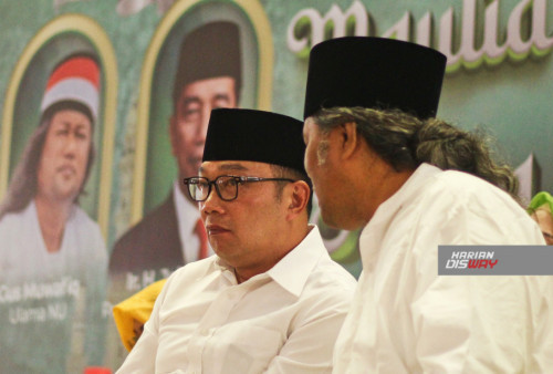 Acara ini juga dihadiri oleh tokoh-tokoh penting, termasuk ulama karismatik Gus Muwafiq, yang memberikan tausiyah berisi ajakan untuk meneladani akhlak Nabi Muhammad SAW. 