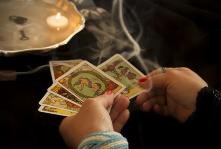 5 Jenis Kartu Tarot Ungkap Dinamika Hubungan Asmara