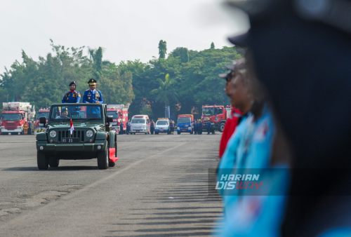 Inspeksi Pasukan oleh Menteri Dalam Negeri (Mendagri), Muhammad Tito Karnavian saat berlangsungnya Upacara Peringatan HUT Damkar ke 105 di lapangan Kodam V/Brawijaya, Surabaya, Jawa Timur, Jumat, 1 Maret 2024. Upacara peringatan HUT ke-105 Damkar tersebut diikuti oleh seluruh Dinas Kebakaran dan Penanggulangan Bencana se Indonesia. Dalam kegiatan tersebut Dinas Pemadam Kebakaran (Damkar), mengusung tema 