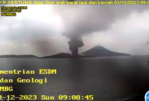 Anak Krakatau Erupsi 3 Kali Dalam 24 Jam, Kolom Abu Bergerak ke Barat