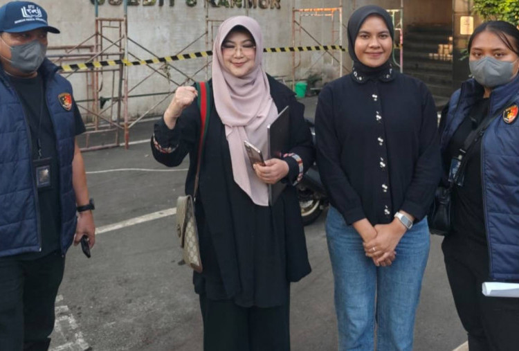 Ditangkap Kasus Ijazah Jokowi, Dokter Tifa Gelar Ujian S3 FKUI di Polda Metro Jaya