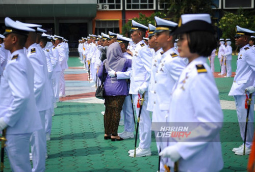 Upacara Wisuda Perwira Transportasi Laut