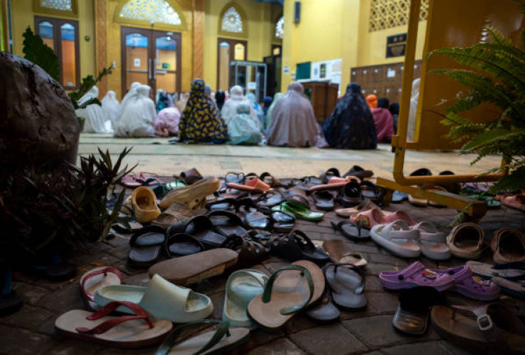 Keutamaan Tarawih dan Cara Menjalankannya di Rumah